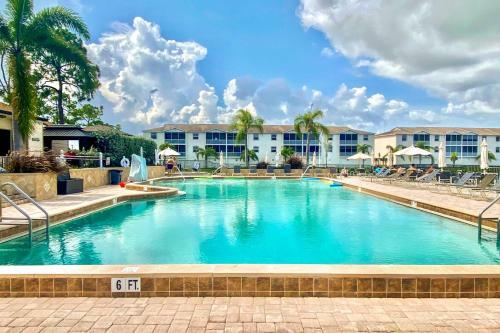 Apartamento Vibrant Fort Myers Condo With Community Pool!
