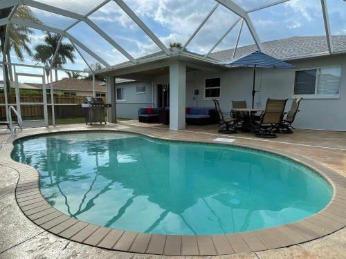 Beautiful Pool Home With Sleeping For 8 For Lovelypeople