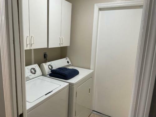 Beautiful Pool Home With Sleeping For 8 For Lovelypeople