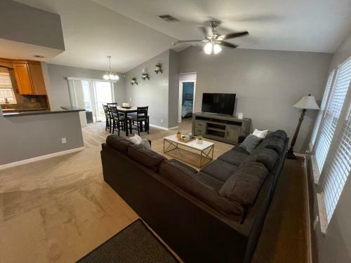 Beautiful Pool Home With Sleeping For 8 For Lovelypeople