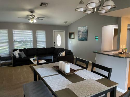 Beautiful Pool Home With Sleeping For 8 For Lovelypeople