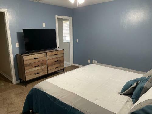 Beautiful Pool Home With Sleeping For 8 For Lovelypeople
