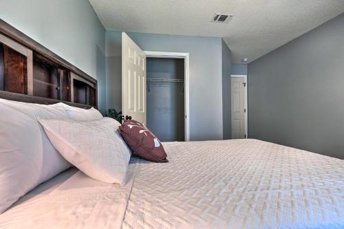 Modern Gulf Breeze Getaway Patio, Near Beach
