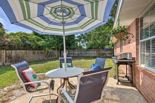 Modern Gulf Breeze Getaway Patio, Near Beach