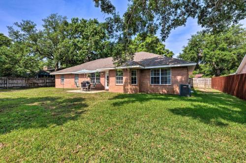 Modern Gulf Breeze Getaway Patio, Near Beach