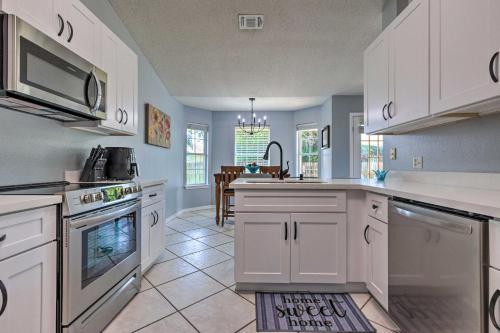 Modern Gulf Breeze Getaway Patio, Near Beach