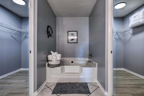Modern Gulf Breeze Getaway Patio, Near Beach