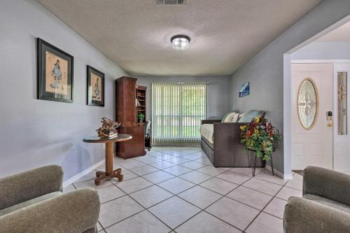 Modern Gulf Breeze Getaway Patio, Near Beach
