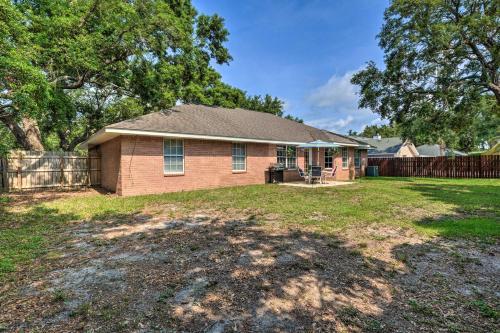 Modern Gulf Breeze Getaway Patio, Near Beach