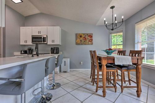Modern Gulf Breeze Getaway Patio, Near Beach