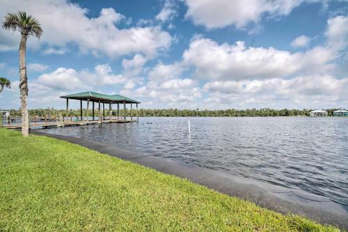 Waterfront Homosassa Family Getaway With Dock!