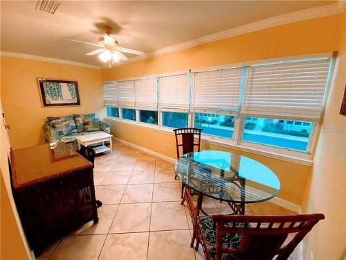Apartamento Beautiful Condo Steps From The Beach And Gulf