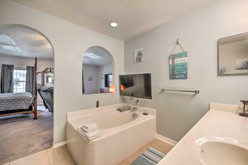 Spacious Haines City Home Yard And Game Room!
