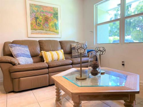 Beautiful Coastal Cottage Near Downtown & Beaches!