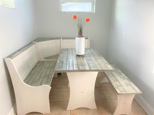 Beautiful Coastal Cottage Near Downtown & Beaches!