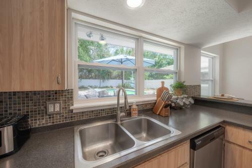 A Dream Vacation Home Only 5 Mins To Beaches And With Pool