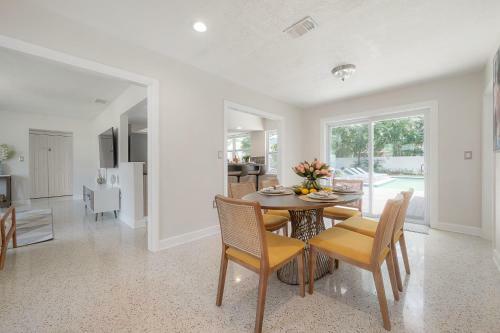 A Dream Vacation Home Only 5 Mins To Beaches And With Pool
