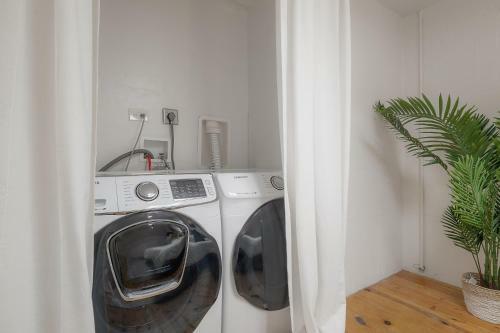 A Dream Vacation Home Only 5 Mins To Beaches And With Pool