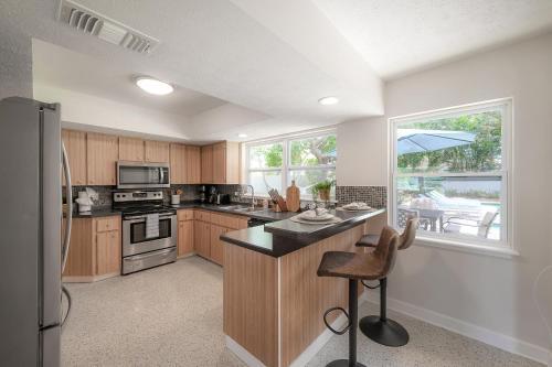 A Dream Vacation Home Only 5 Mins To Beaches And With Pool