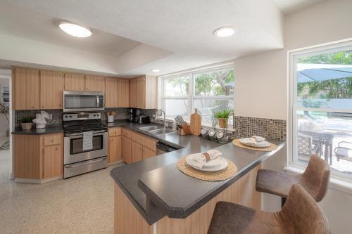 A Dream Vacation Home Only 5 Mins To Beaches And With Pool