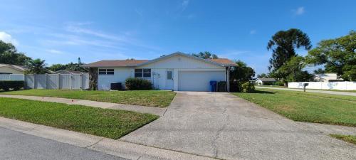 Largo Ranch House, 3 Bedroom, 2 Bathroom, Heated/cooled Private Pool.