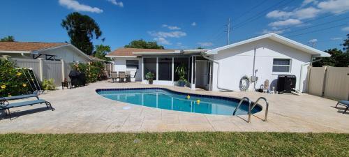 Largo Ranch House, 3 Bedroom, 2 Bathroom, Heated/cooled Private Pool.