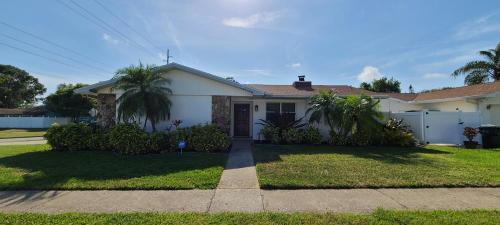 Largo Ranch House, 3 Bedroom, 2 Bathroom, Heated/cooled Private Pool.