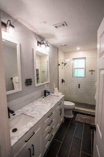 Renovated Riverside Retreat 4br - 2ba - Avondale Home