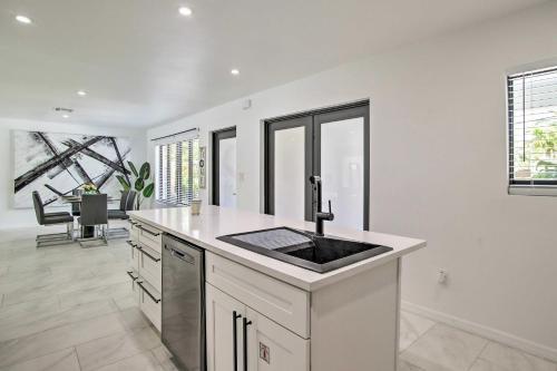 Fort Lauderdale Home Near Shops, Cafes, Beach