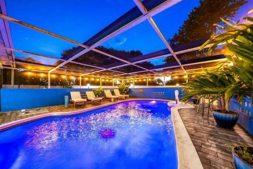 Pool And Hot Tub Just 10 Close To All