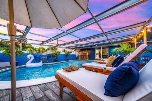 Pool And Hot Tub Just 10 Close To All
