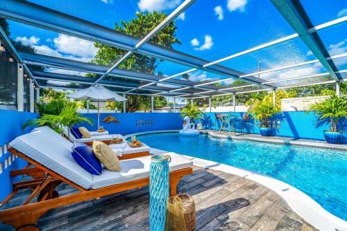 Pool And Hot Tub Just 10 Close To All
