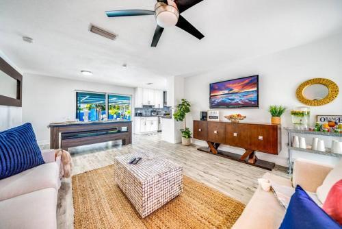 Pool And Hot Tub Just 10 Close To All
