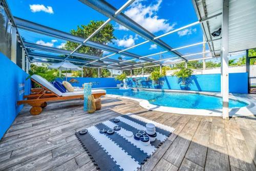 Pool And Hot Tub Just 10 Close To All