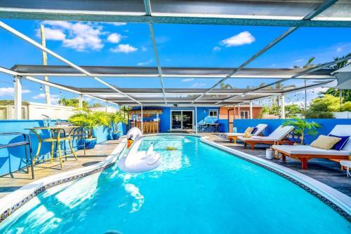 Pool And Hot Tub Just 10 Close To All
