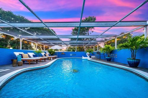 Pool And Hot Tub Just 10 Close To All