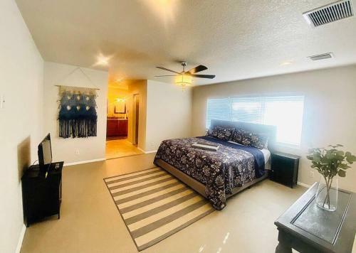 Spacious 4br/3ba. Approx. 5 Mins From Beach, Downtown, Airport, Etc!