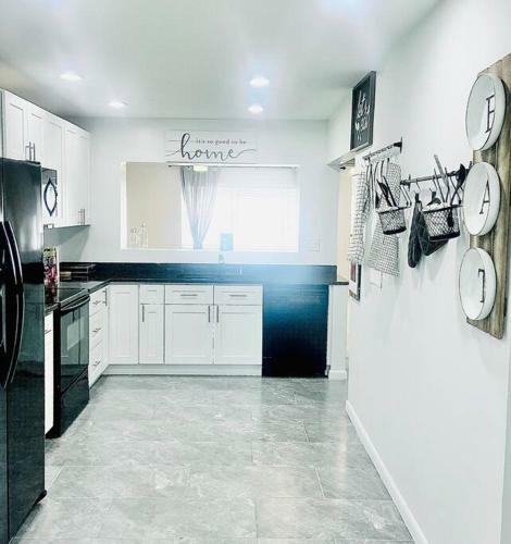 Spacious 4br/3ba. Approx. 5 Mins From Beach, Downtown, Airport, Etc!