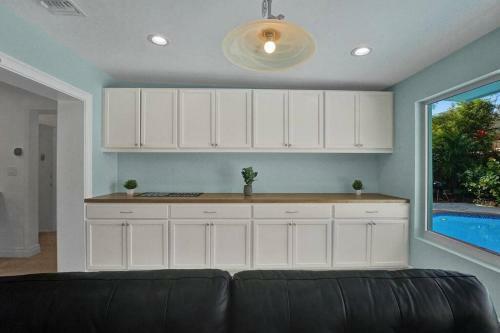 Stylish 4 Bedroom Property With Pool In Hollywood