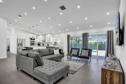 6br Tropical Oasis With Private Heated Pool & Gameroom