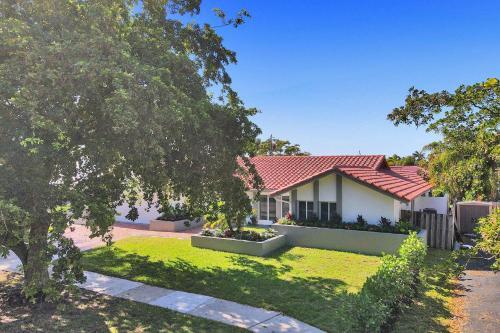 6br Tropical Oasis With Private Heated Pool & Gameroom