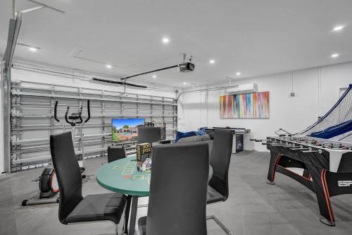 6br Tropical Oasis With Private Heated Pool & Gameroom