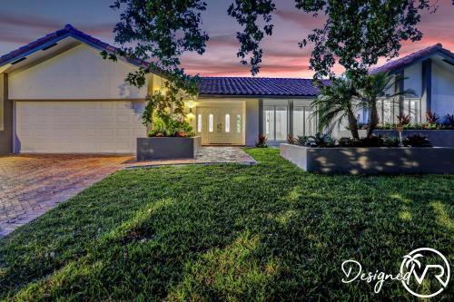 6br Tropical Oasis With Private Heated Pool & Gameroom