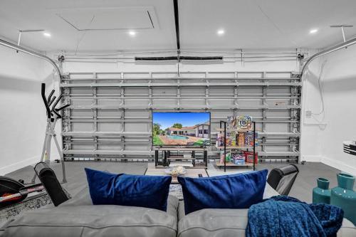 6br Tropical Oasis With Private Heated Pool & Gameroom