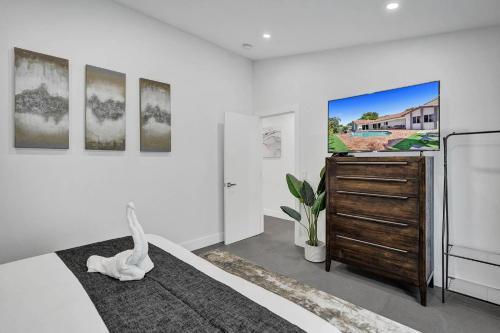 6br Tropical Oasis With Private Heated Pool & Gameroom
