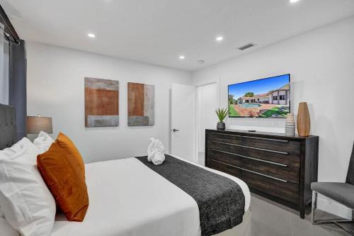 6br Tropical Oasis With Private Heated Pool & Gameroom