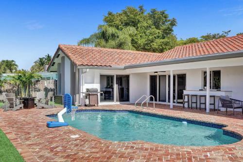 6br Tropical Oasis With Private Heated Pool & Gameroom