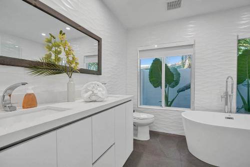 6br Tropical Oasis With Private Heated Pool & Gameroom