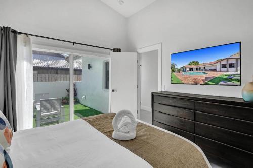 6br Tropical Oasis With Private Heated Pool & Gameroom