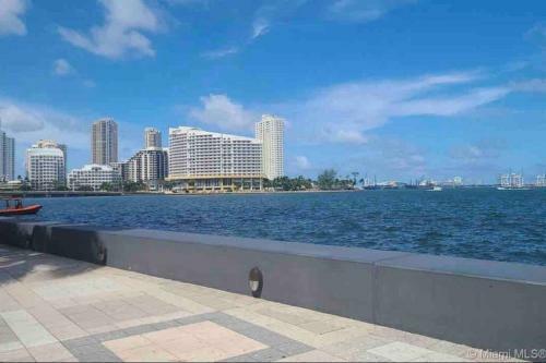 Apartamento High Floor Unit Located In Brickell - Free Parking